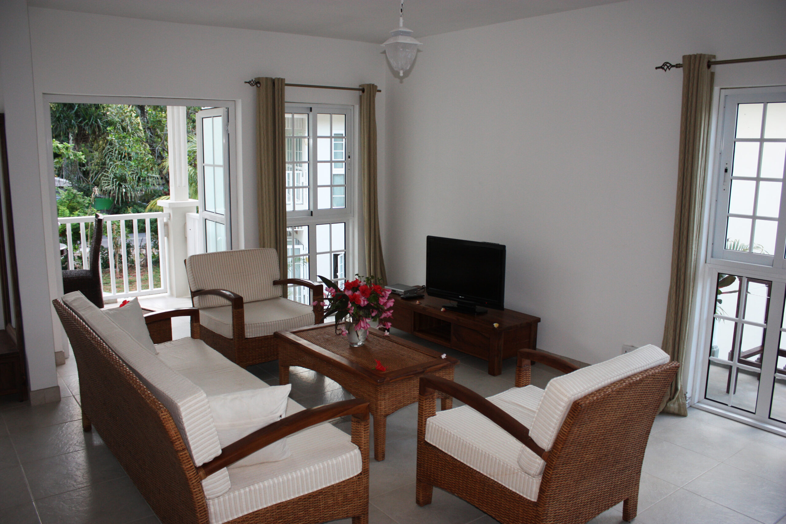 BORD-MER-VILLA-SALON