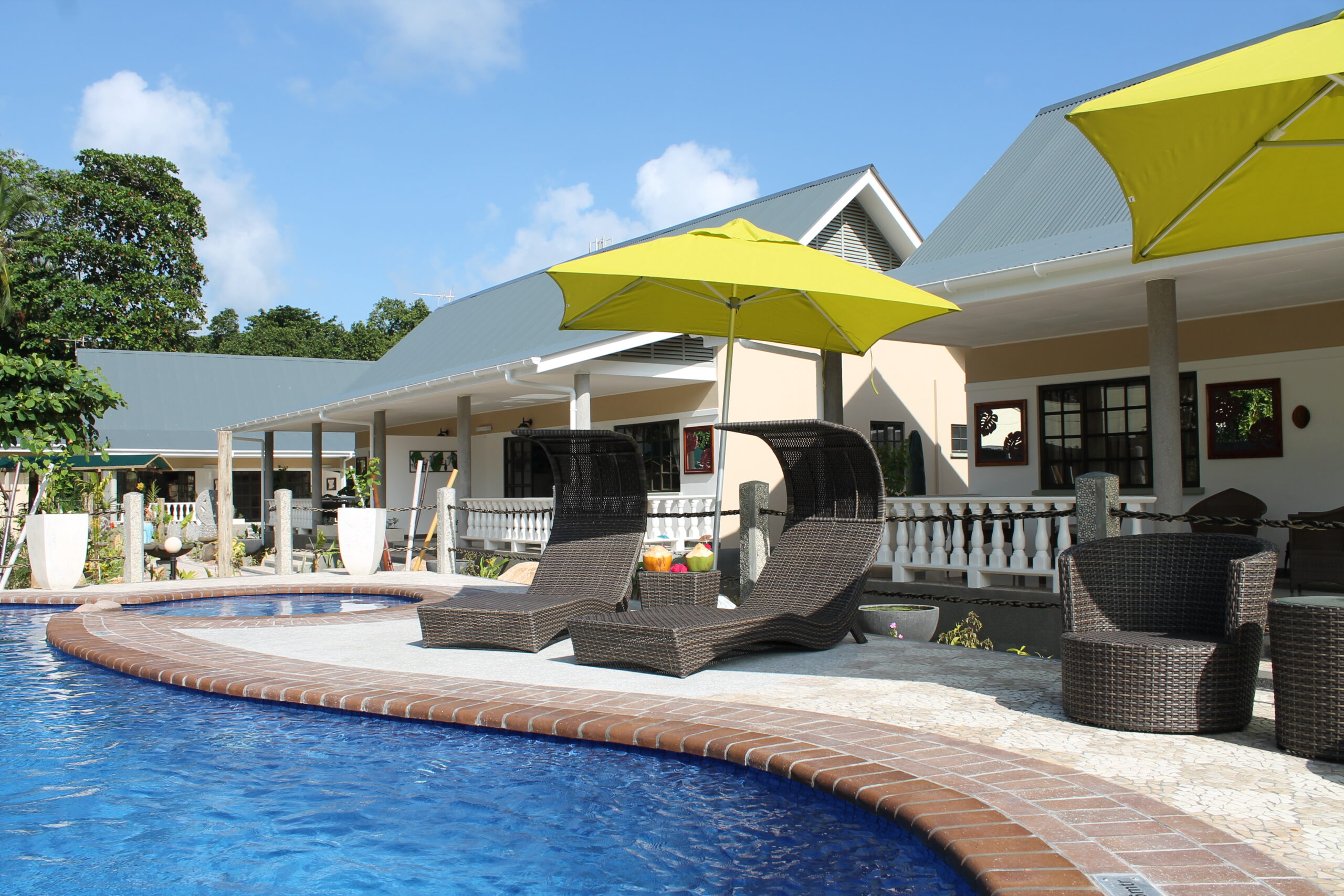 CABANES-DES-ANGES-PISCINE