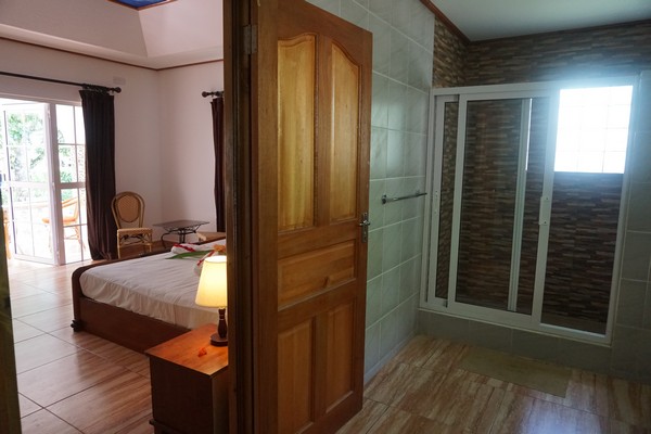 CHALET-BAMBOU-VERT-CHAMBRE