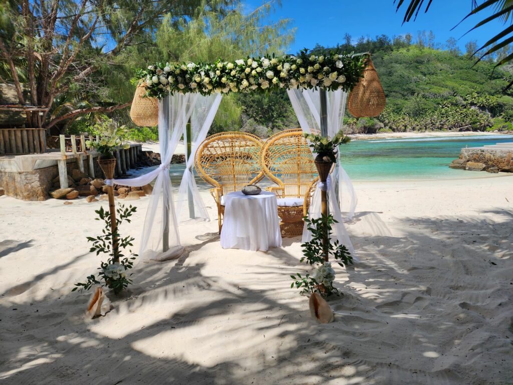 Mariage sur la plage aux Seychelles